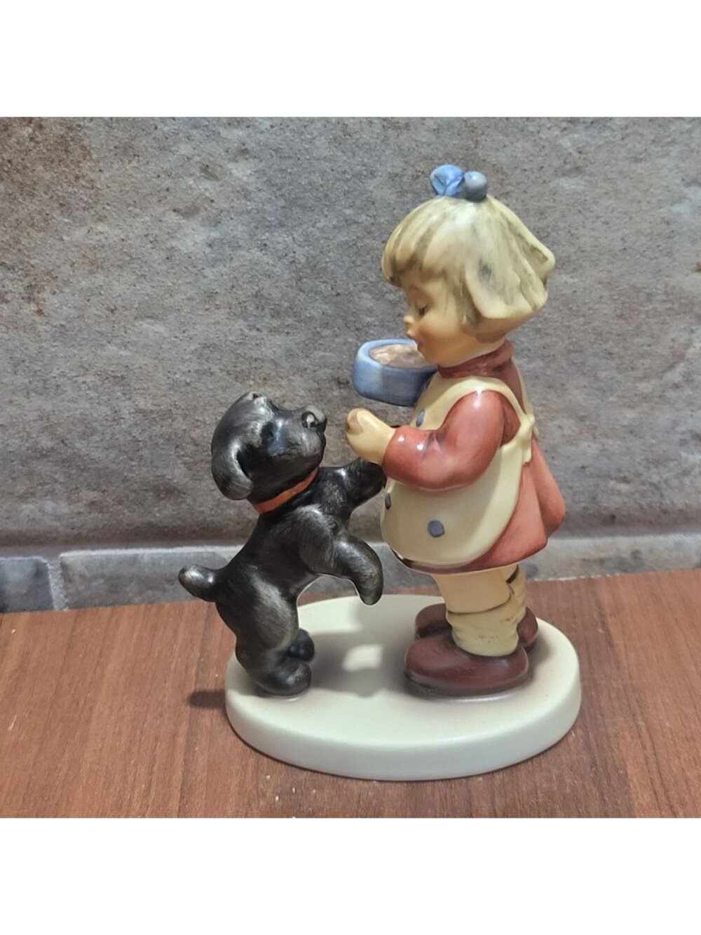 Goebel Hummel Puppy Pause Figurine HUM 2032 TMK-8 First Issue 2002 Girl Dog